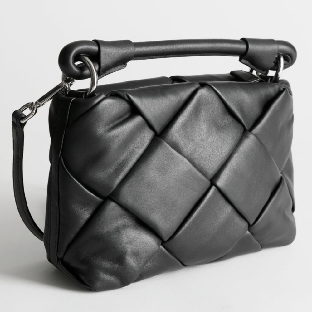 & other stories •padded leather crossbody bag (black)